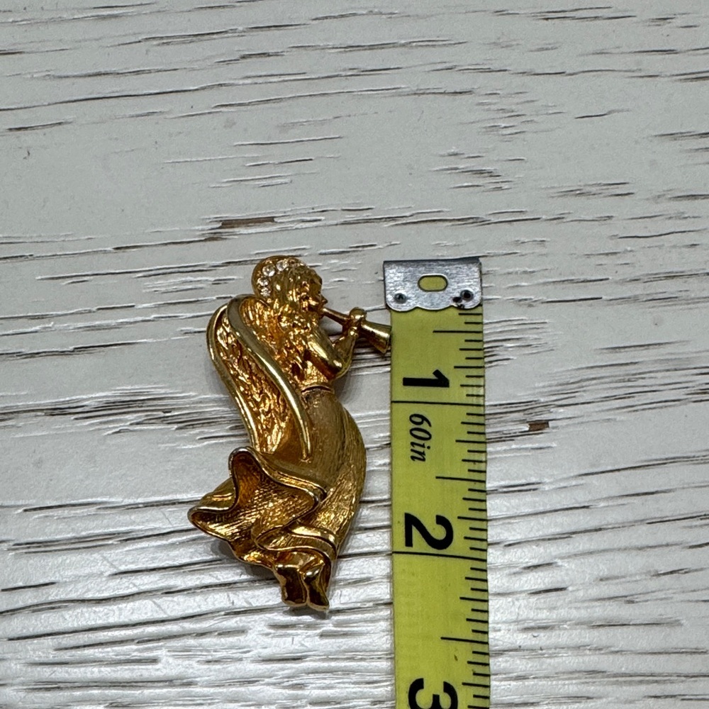 Golden Angelic Brooch - Picture 5 of 8